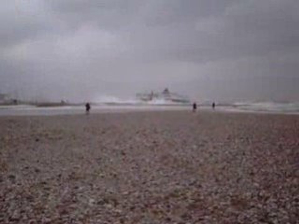 Ferry en pleine tempête