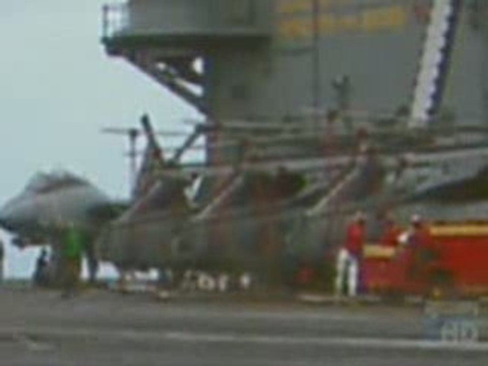 crash F18 sur porte-avions