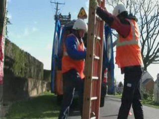 Agents Edf au travail après la tempête