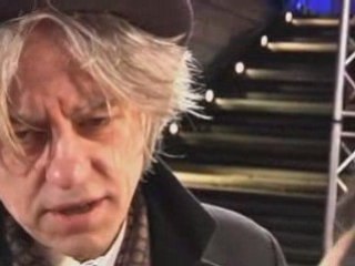 Leonardo Di Caprio picks up peace award