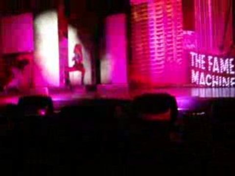 Lady Gaga Dancing (Live @ Zénith de Paris 08/02/09)