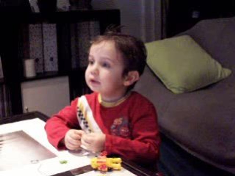 Lucas chante