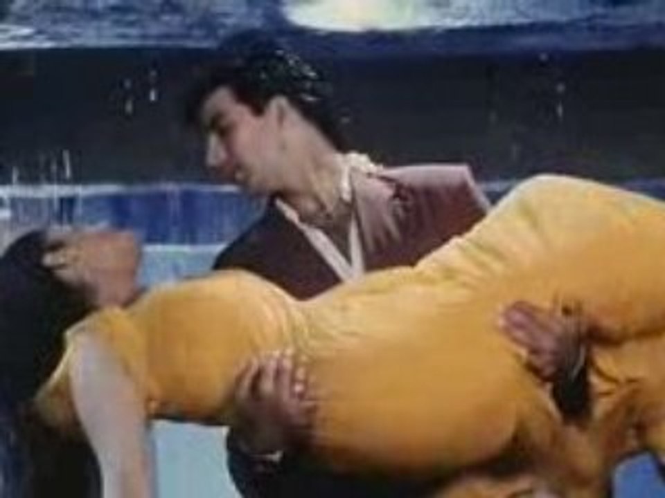 Akshay Kumar & Raveena Tandon - Tip Tip Barsa Paani
