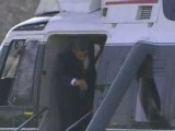 Barack Obama hits his head on helicopter door