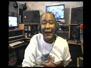 Morning Coffee: YouTubers Respond (With Gestures) To WMG Mus