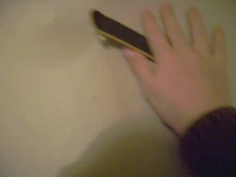 cours de finger skate Le inward heelflip