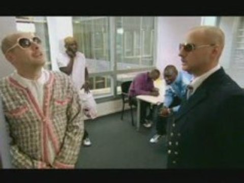 Omar et Fred nous présentent le Dvd du SAV saisons 3