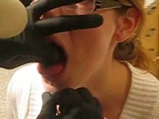Sun Tattoo : Piercing a la langue