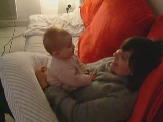 Petite Louise discute