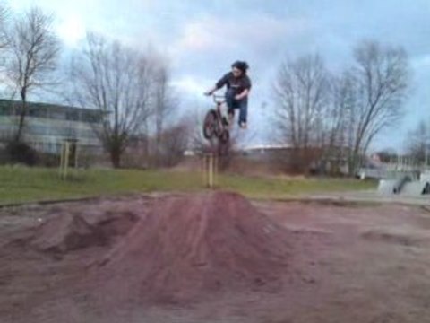 Petite dirt au skate park de barr