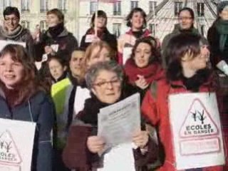 IUFM en colère ! Chorale à l'hôtel de ville