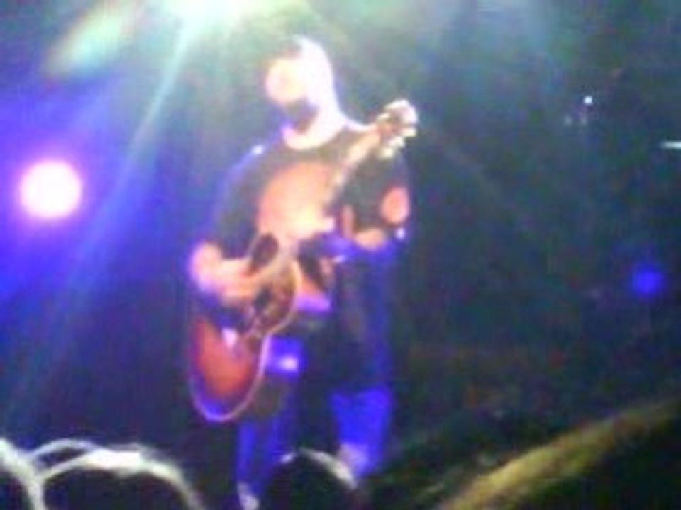 Staind (Aaron a Cappella) live concert Elysee Montmartre