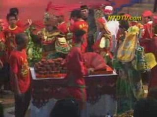 Basket Cake Blessing Marks Full Moon Festival