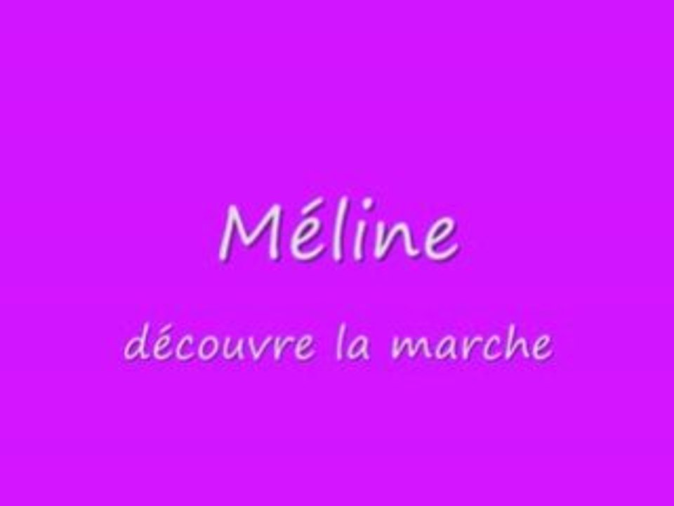 Méline découvre la marche