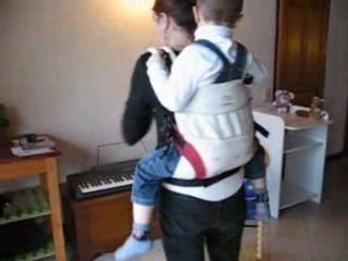 Manduca portage DOS : enfant, mise en place pratique