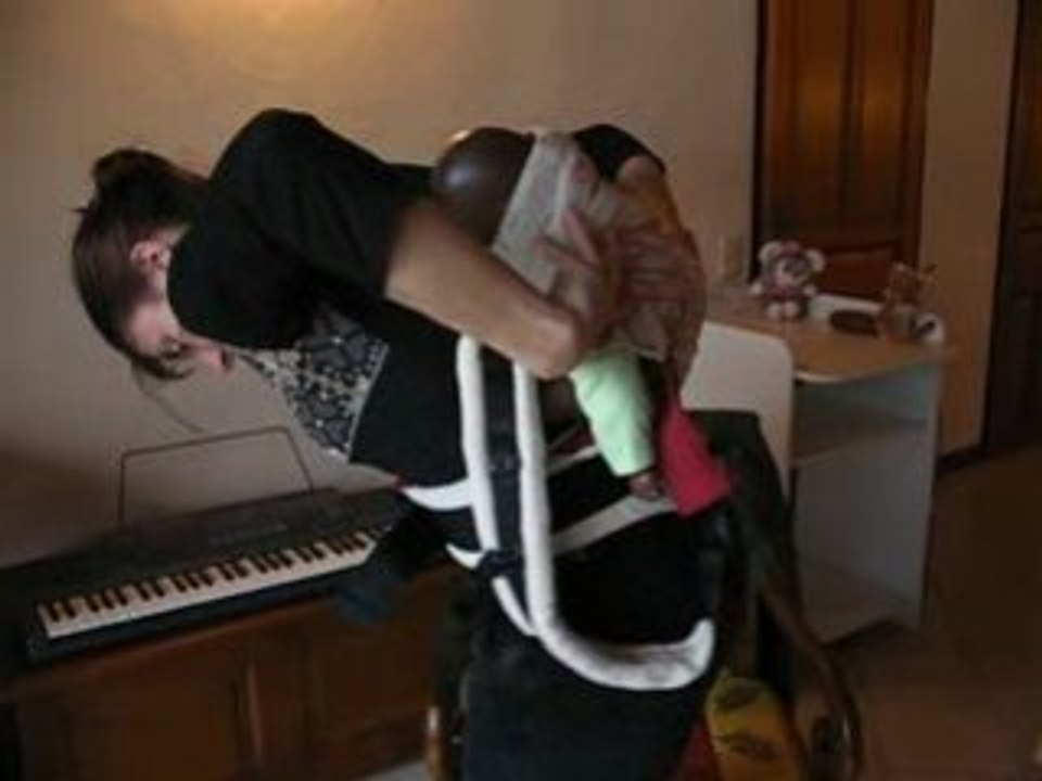 Manduca portage DOS : bébé, mise en place classique