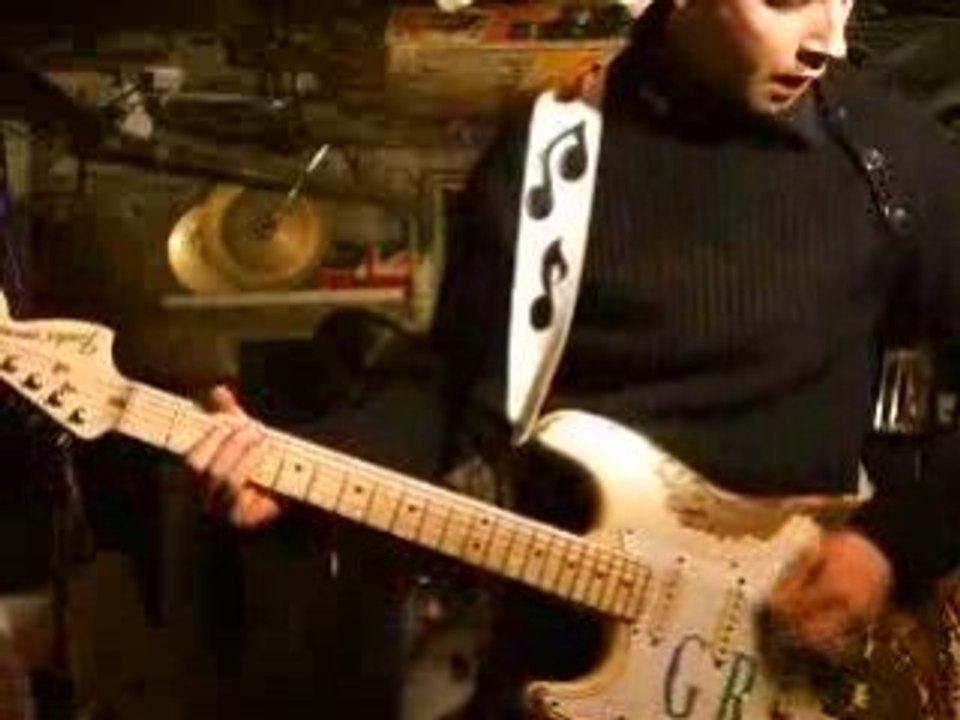 Gary -R - Impro Blues shuffle SRV style