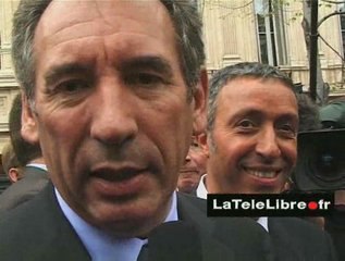 264 BAIN DE FOULE POUR BAYROU ET BEGAG A MARSEILLE