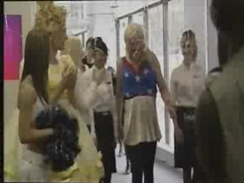 Branson si traveste per la Virgin