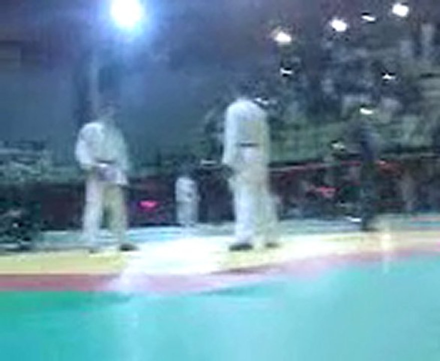Younés HADJ MOUSSA(Demi finale)cpe fce karate wado(sen-67kg)