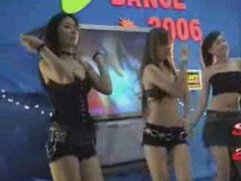 Thai girls dancing