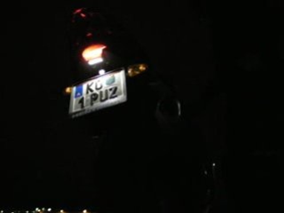 BMW K1300S Bj.09 + Akrapovic Auspuff auf Seitenständer