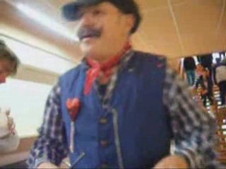Mario et son triporteur  au semie-marathon de liffré  2006