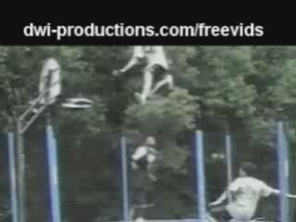 Trampoline_basketball