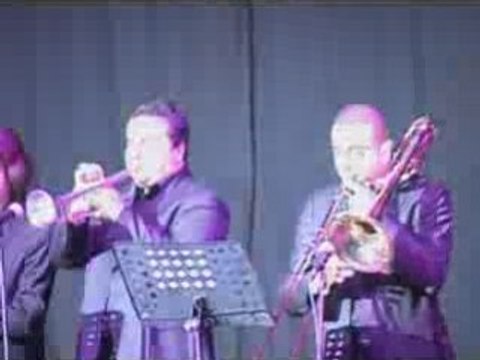 Grup Rönesans - It-s raining man