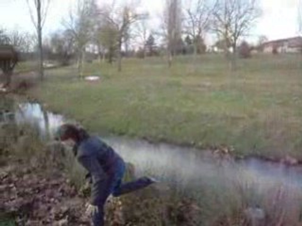 Béné se casse la gueule!