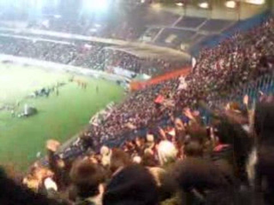 ECHANGE TRIBUNE G-AUTEUIL PSG-BORDEAUX