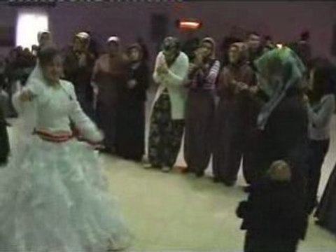 ALAPLI-Bülent ve Nura´nin Dügünü-Bölüm 4