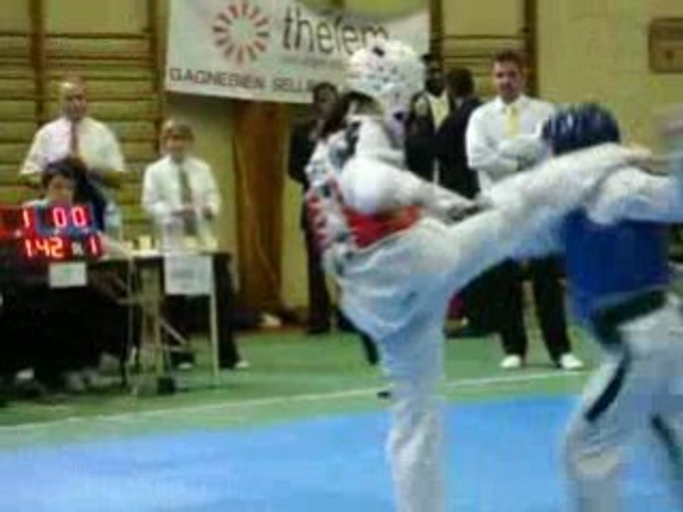 LAURA OPEN DE PUISEAUX KO!!!!!HAN BULL TKD DOJANG