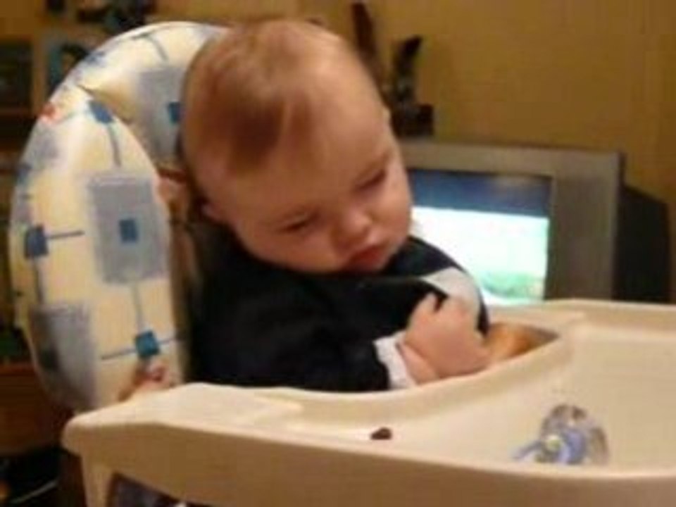 Noel  damien s'endort a table