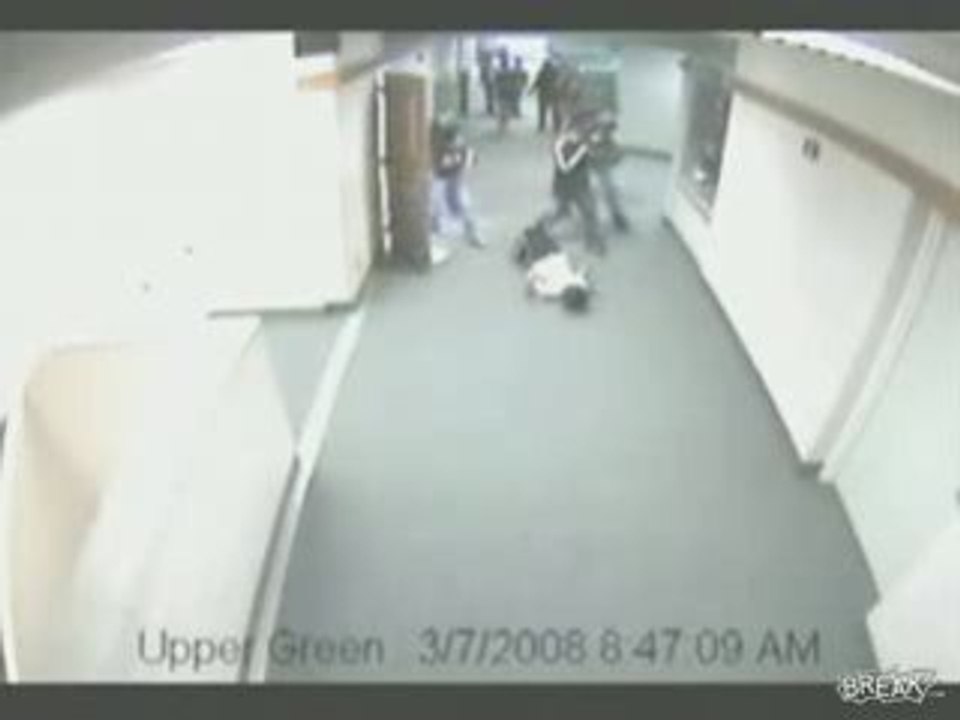 Régis court dans les couloirs ! c'est pas bien !