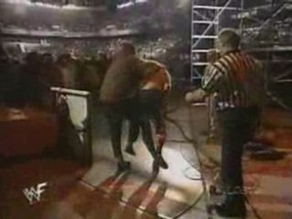 RAW is WAR 4/5/98 - Foley vs. Terry Funk Part 2 - Parte 9