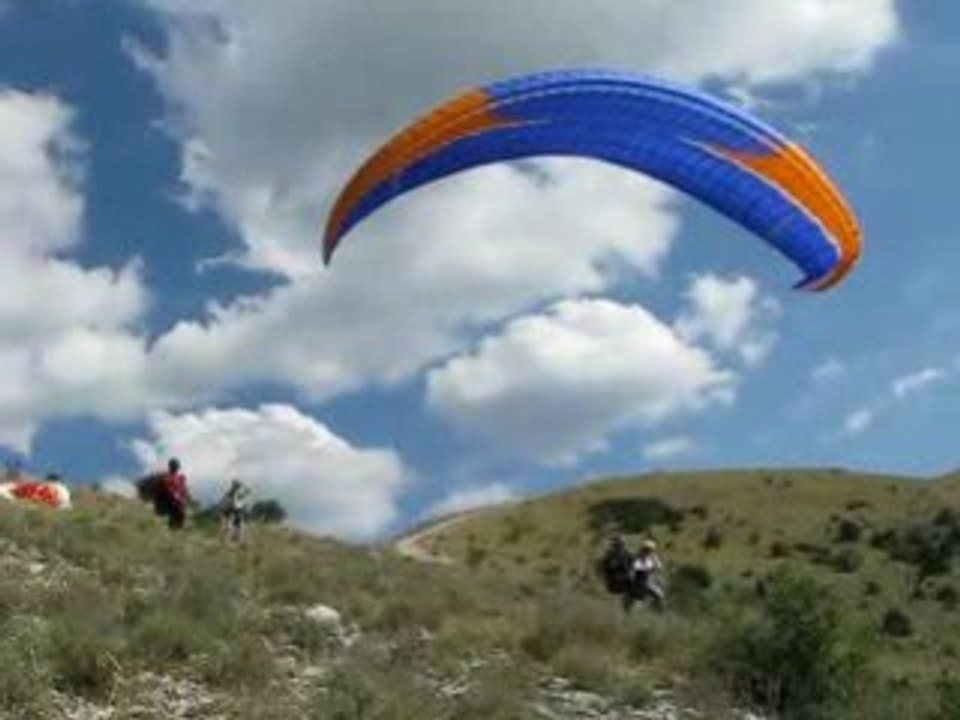 DECOLLAGE  BIPLACE PARAPENTE SITE DE  BUC
