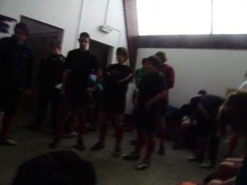 mot du coatch dans les vestiaires avant le match a mouguerre