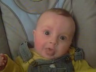 Nathan tire la langue