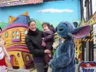 Léane rencontre Lilo & Stitch