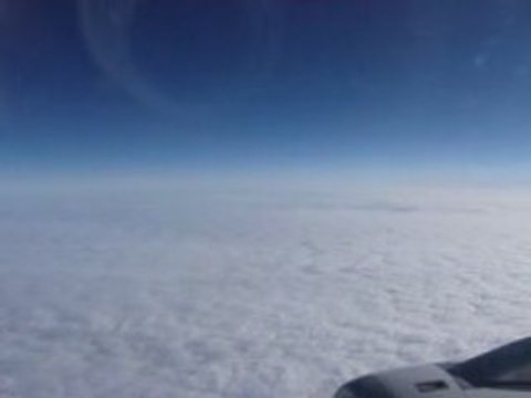 Survol de la mer de nuages