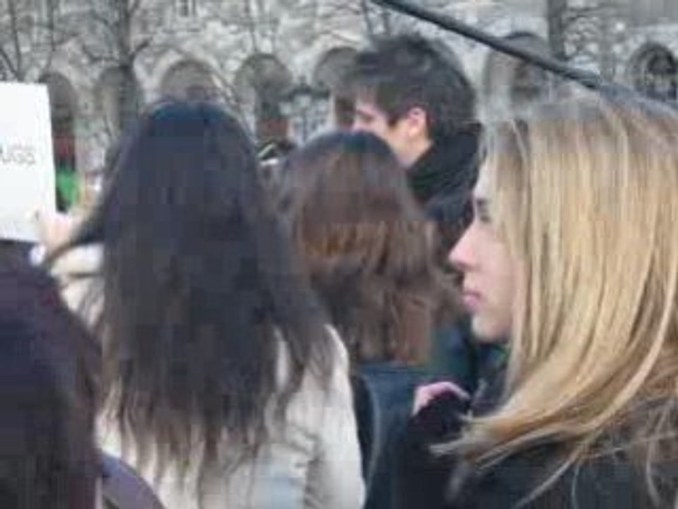 [14.02.09] Rassemblement "Free Hugs" avec Quentin Mosimann