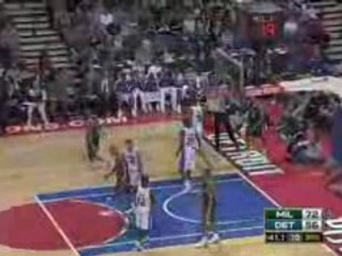 NBA Rasheed Wallace meets Malik Allen at the rim.