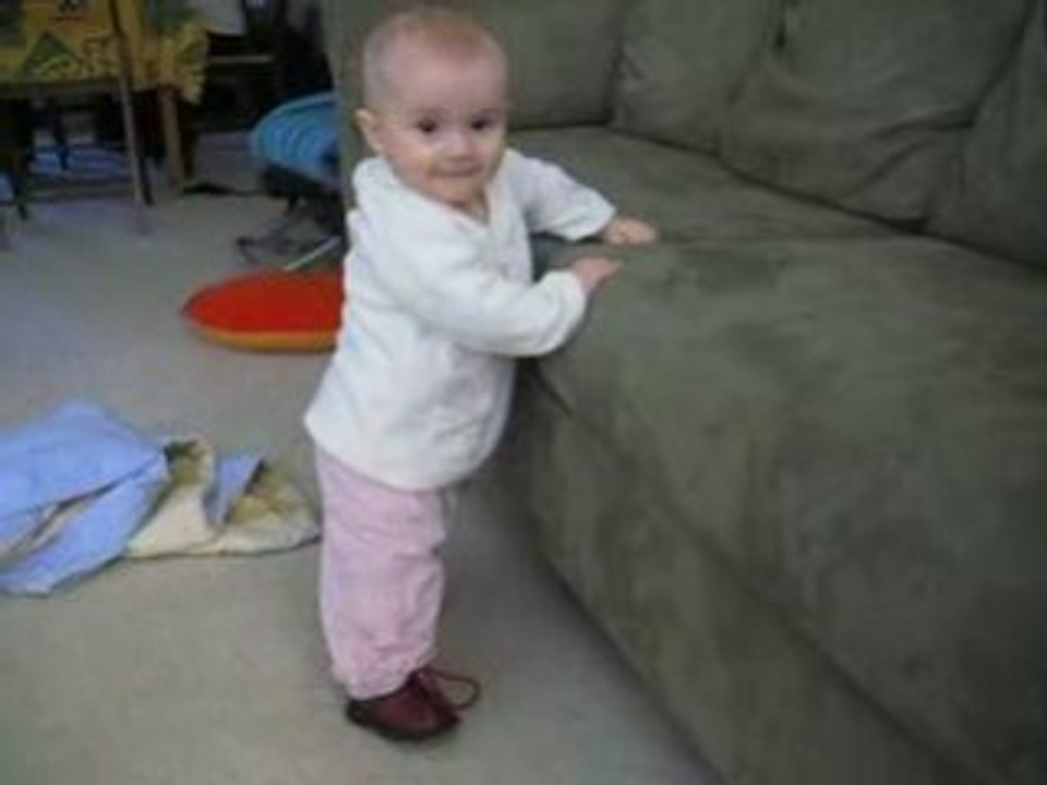 Anais debout