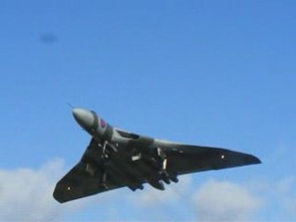 AVRO Vulcan XH558 Returning to Bruntingthorpe