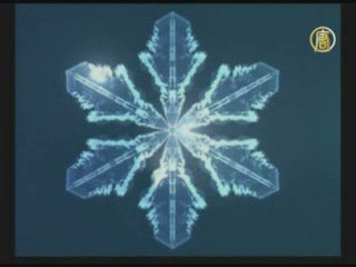 Ученые создали искусственные снежинки