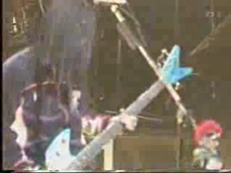 Drugs Can't Kill Teens (Live)
