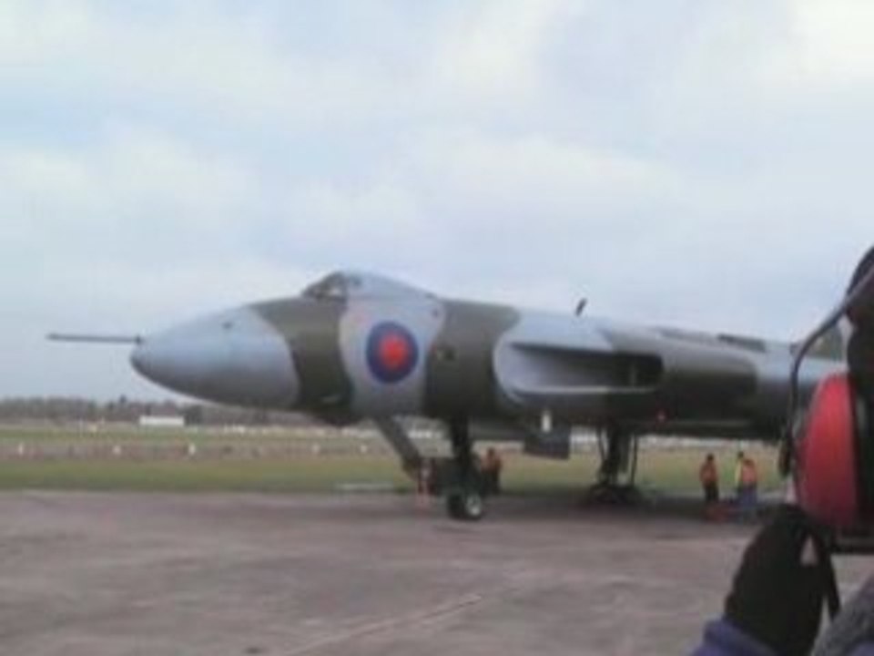 Avro Vulcan Xh558 Turning and Burning Anti-Det 17th Feb 09