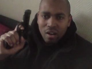 SCO (frere de rohff) MENACE BOOBA avec son gun rapadonf.fr