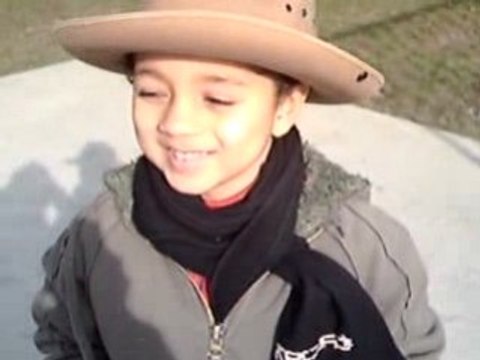 DEBUTS D'EDDIE EN PATINS A ROULETTES AU SKATE PARC